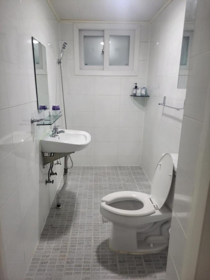 Newly Renovated 2 Bedroom Apartment #7 Seúl Exterior foto
