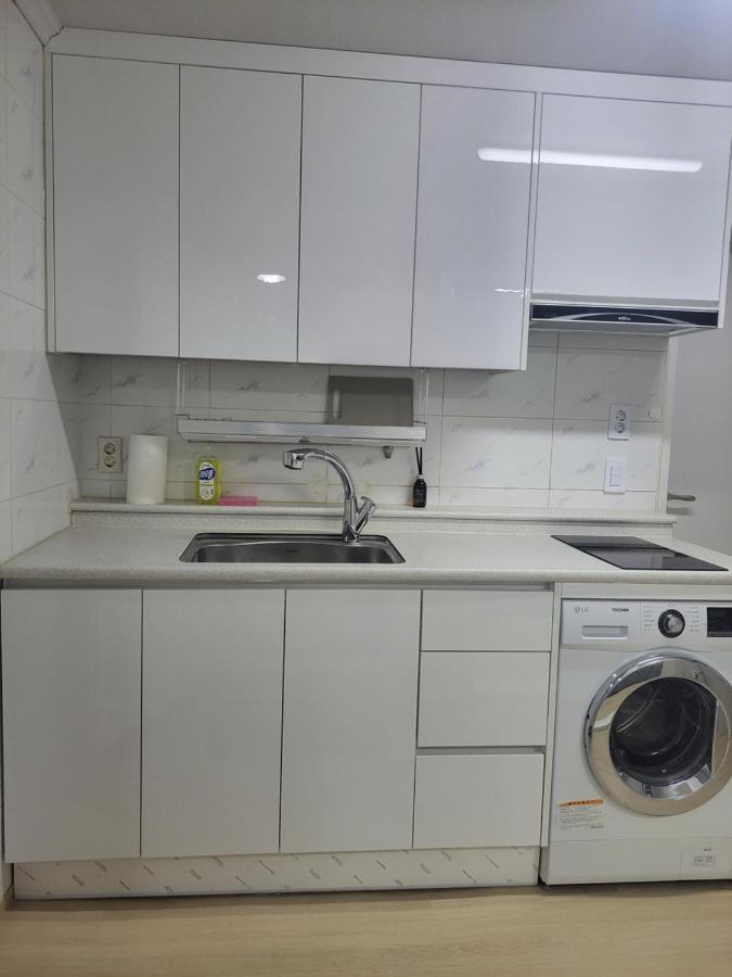Newly Renovated 2 Bedroom Apartment #7 Seúl Exterior foto